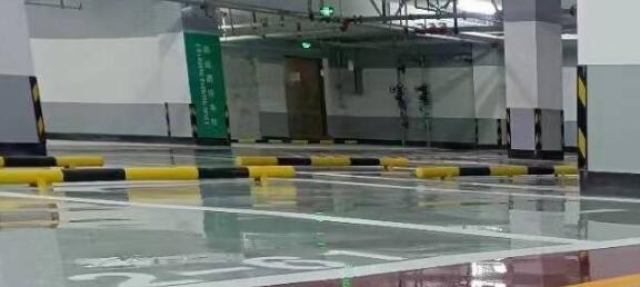 蘇州環(huán)氧地坪廠家分析，冬天進行地坪施工時，特別注意以下幾個方面？