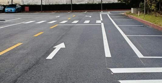 蘇州廠區劃線解讀，100個小車位需要多少桶油漆？